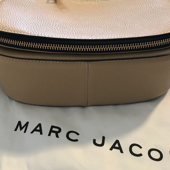 SOLD Marc Jacobs Gotham Sand Leather Saddle Bag - Picture 4 of 7